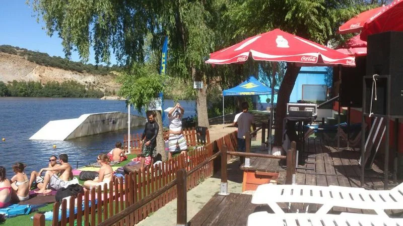 Terraza junto al lago